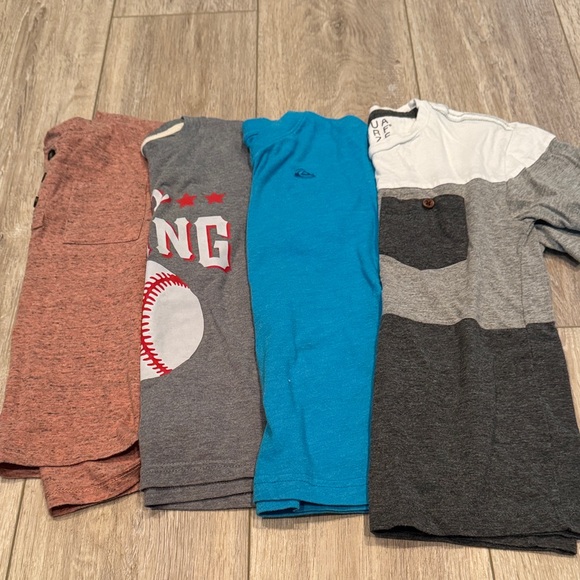Boys size 5, short sleeve shirts - Picture 1 of 7